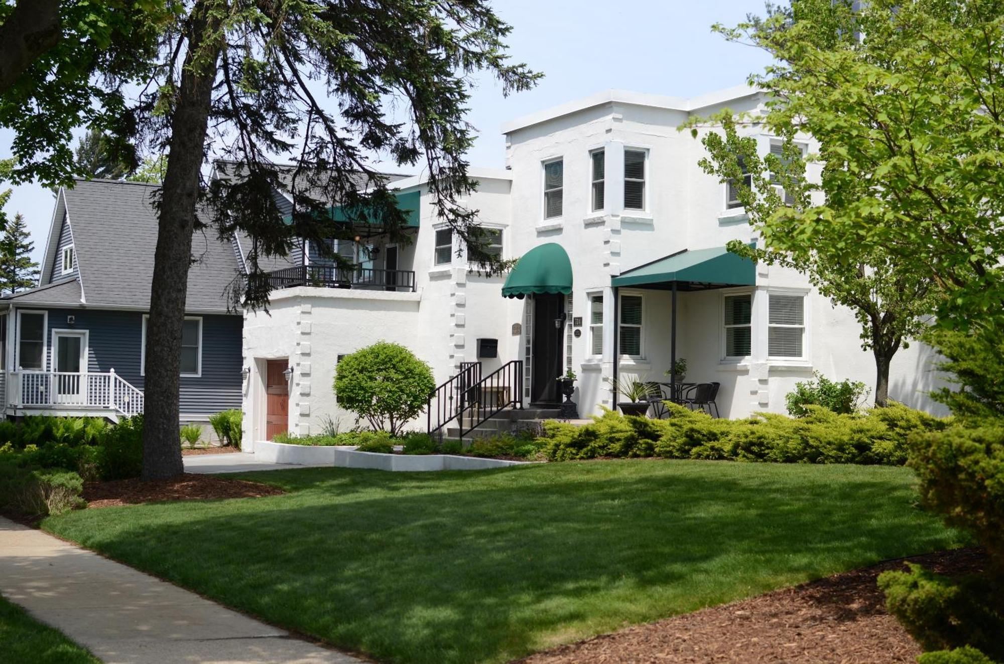 Ludington Blue Spruce Inn Buitenkant foto