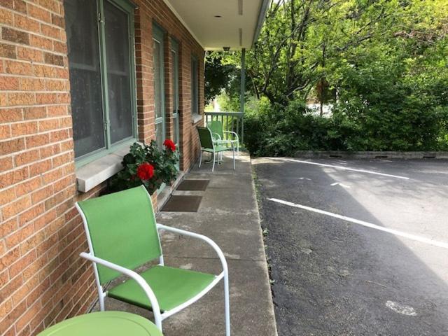 Ludington Blue Spruce Inn Buitenkant foto